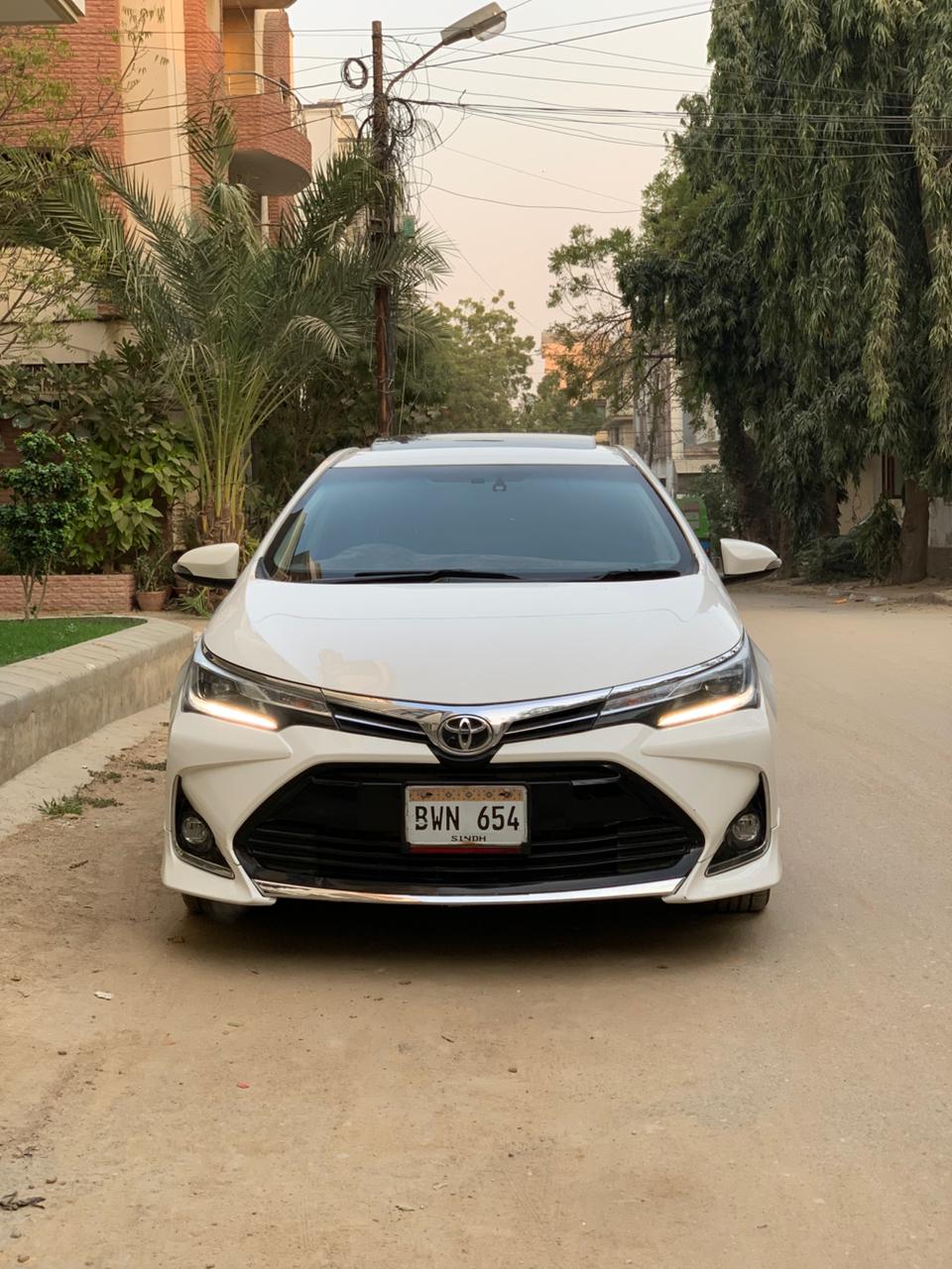 Toyota grande 1.8 Model 2022
White with black room