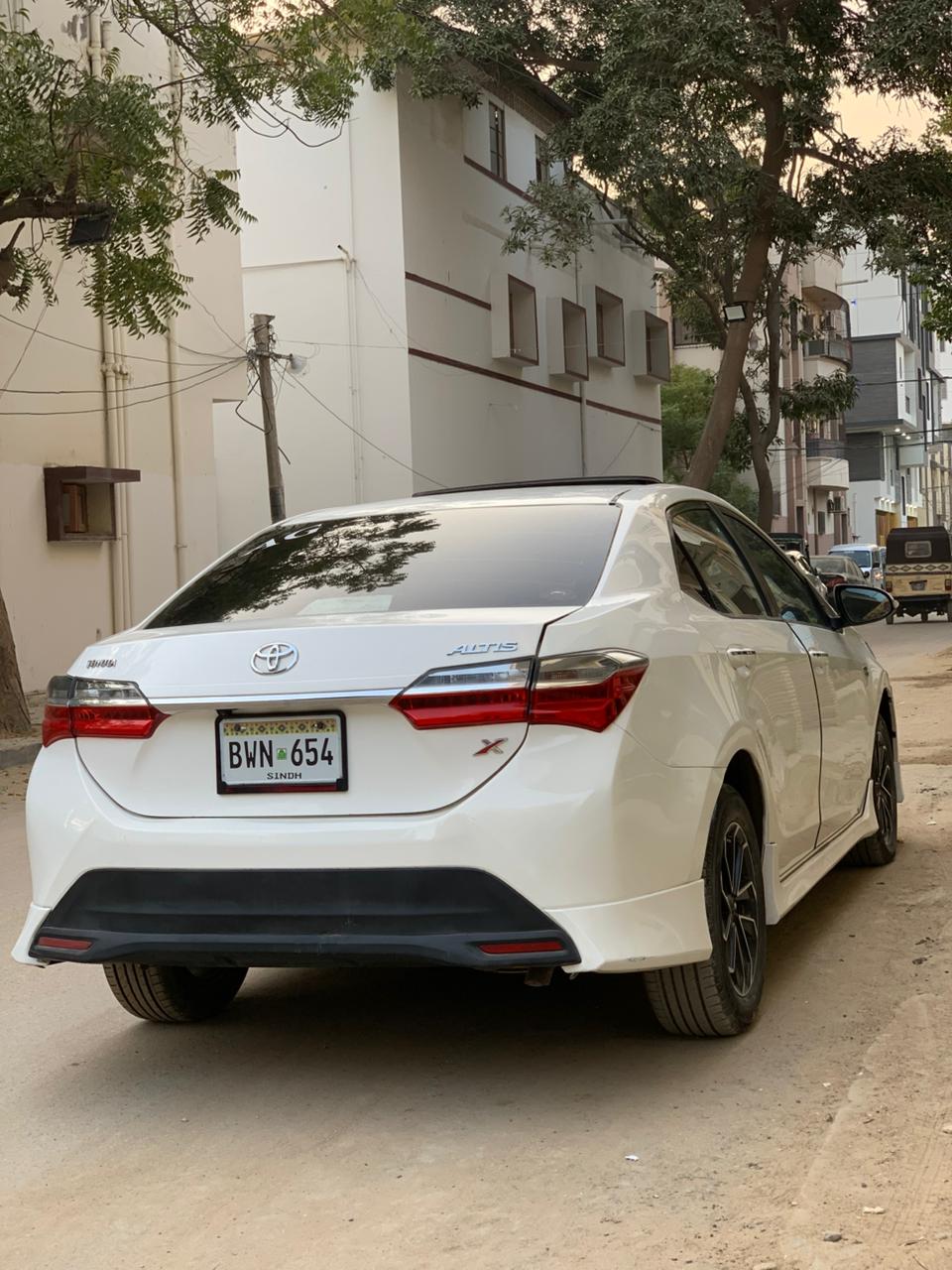 Toyota grande 1.8 Model 2022
White with black room