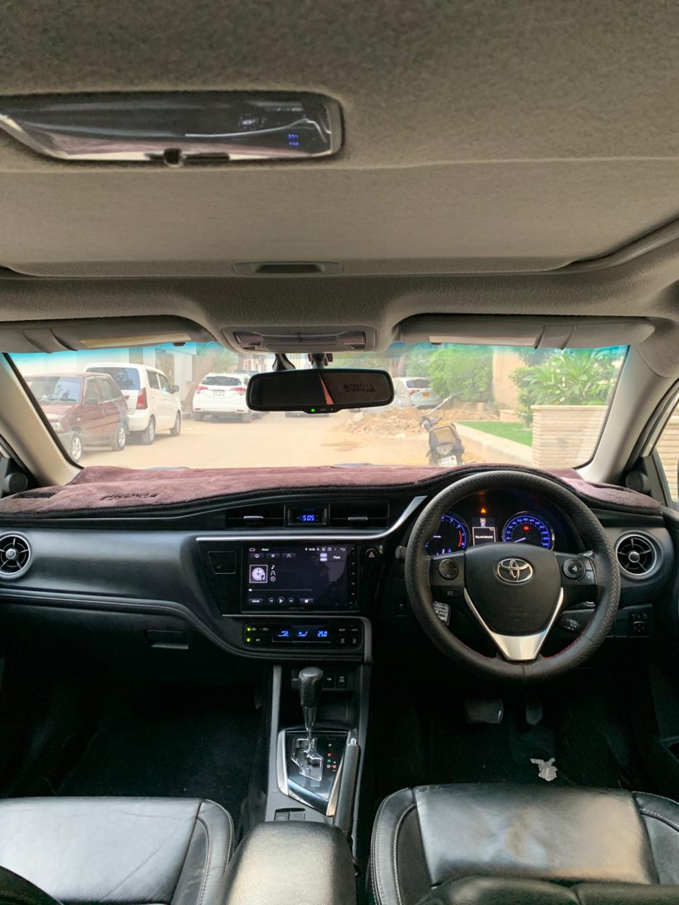 Toyota grande 1.8 Model 2022
White with black room