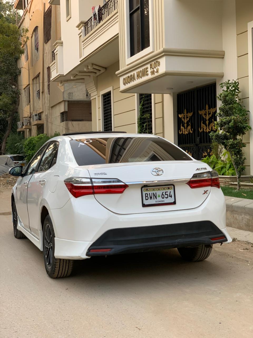 Toyota grande 1.8 Model 2022
White with black room