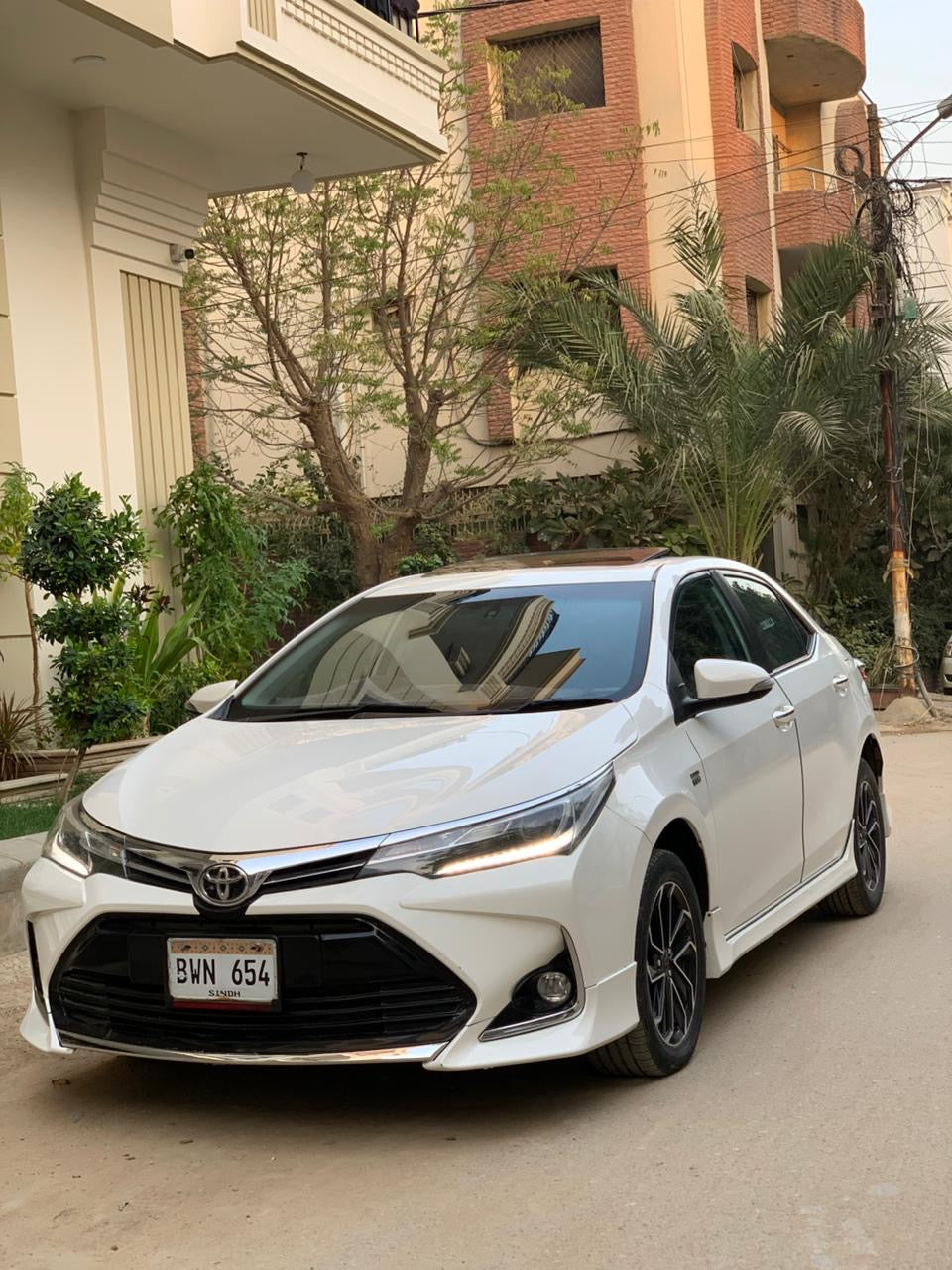 Toyota grande 1.8 Model 2022
White with black room