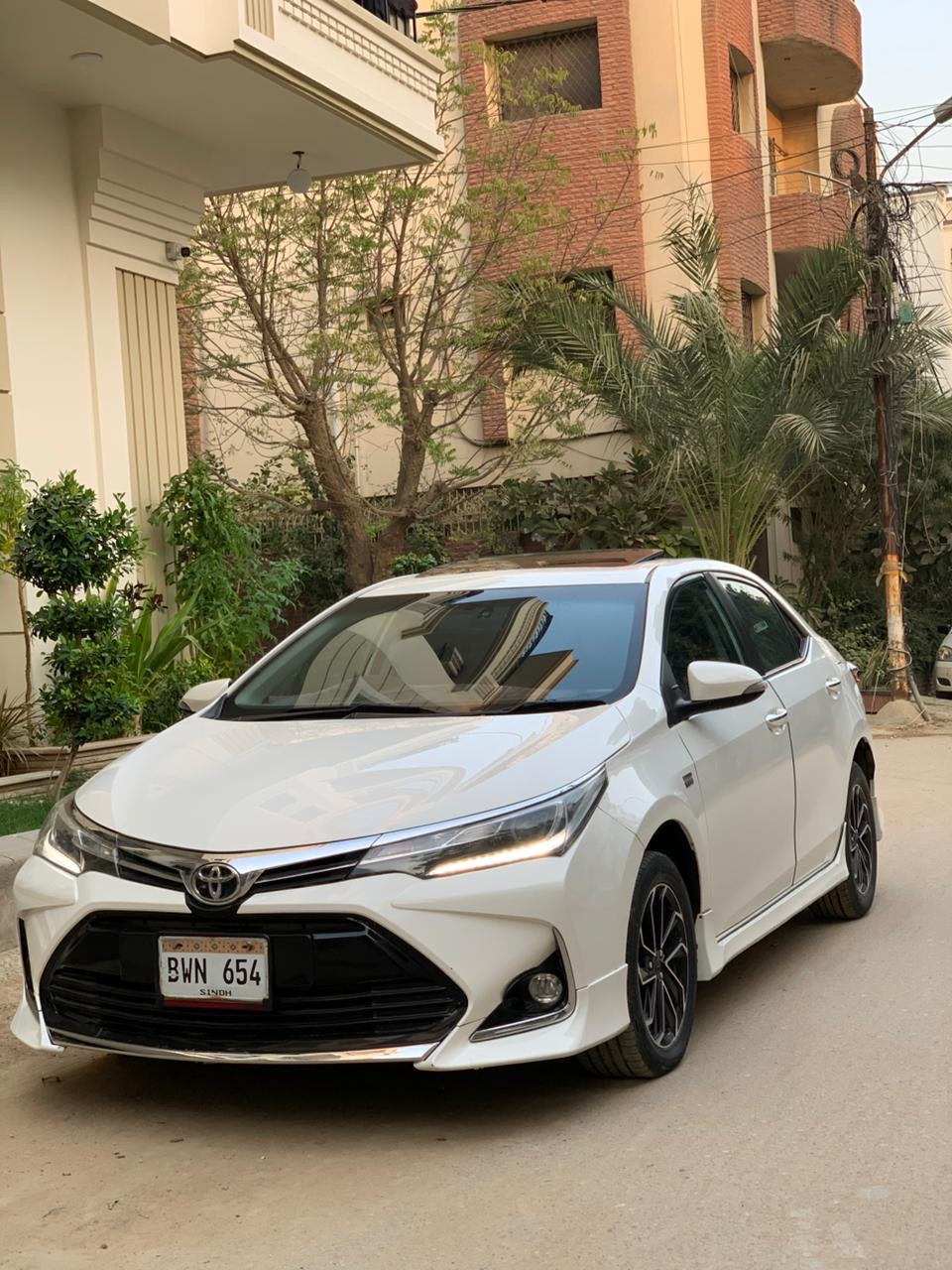 Toyota grande 1.8 Model 2022
White with black room