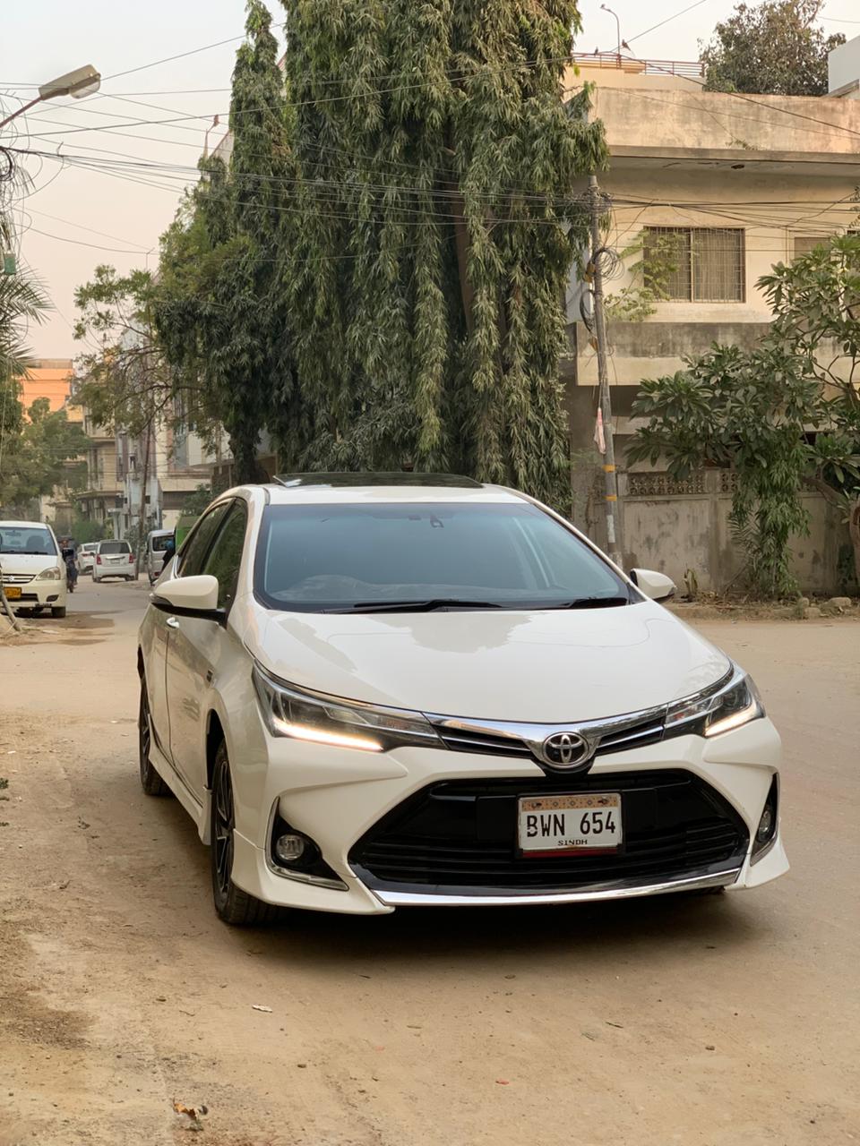 Toyota grande 1.8 Model 2022
White with black room